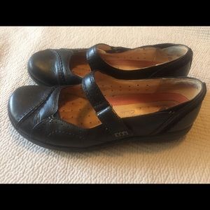 Clarks Unstructured black mary janes shoes 9.5